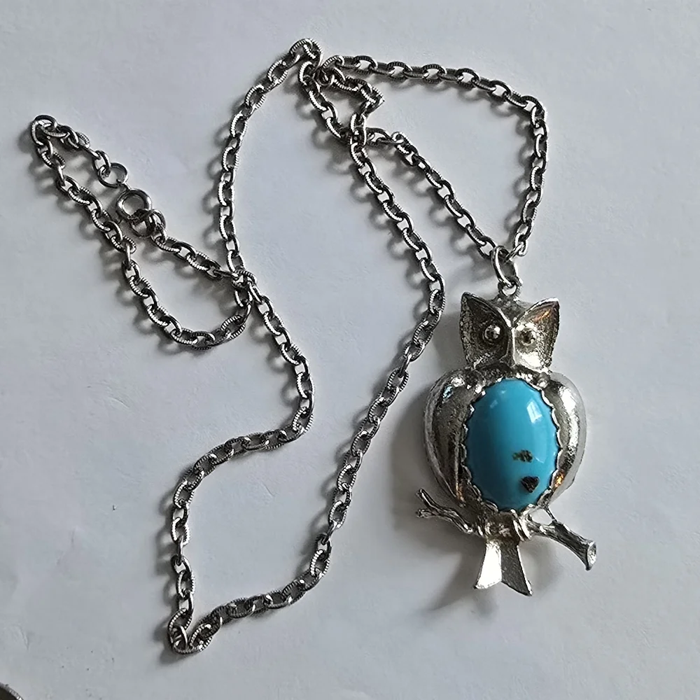Vintage owl necklace silver tone turquoise blue color cabochon bird long